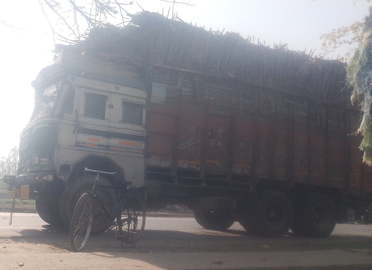 बरवर चौकी से होकर गुजरते हैं ओवरलोड और आवरहाइट वाहन <a href="/myogioffice/">Yogi Adityanath Office</a> <a href="/narendramodi/">Narendra Modi</a> <a href="/DMKheri/">DM LAKHIMPUR KHERI</a> <a href="/Uppolice/">UP POLICE</a> <a href="/kheripolice/">KHERI POLICE</a>