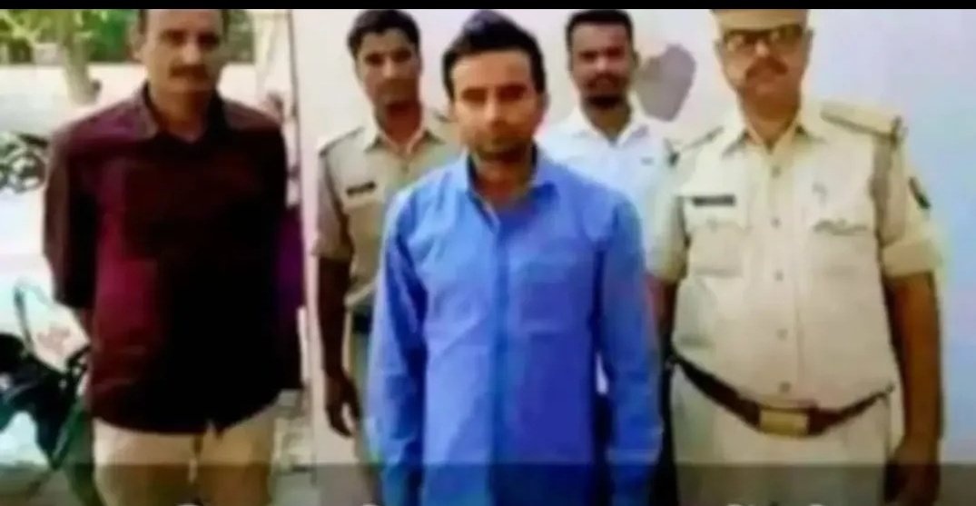 “जाट की आईडी बनाकर गुर्जरों को गाली,
गुर्जरों की आईडी बनाकर जाटों ठाकुरों को गाली
और दलित की आईडी बनाकर हिन्दू देवी देवताओं को गाली देने वाला मोहम्मद अहमद गिरफ्तार”
सतर्क रहे और सुरक्षित रहे 🙏