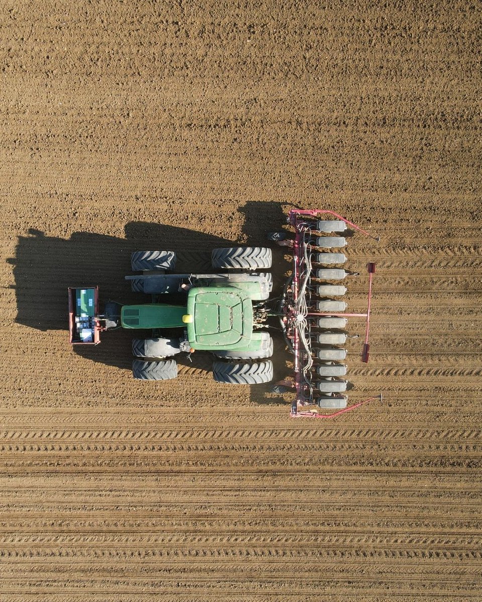 HORSCH_France's tweet image. #semis #MissBetter debutent au Nord...
 terres #heterogenes dominante #limoneuse de l'Aisne 
😏10eme campagne pour ce #horschmaestro  12.50 RV 
↪️ #précision de dépose de la semence à 2,5 cm de profondeur #fiabilite #durabilite
#AutoForce #levee #homogene 
@itbetterave