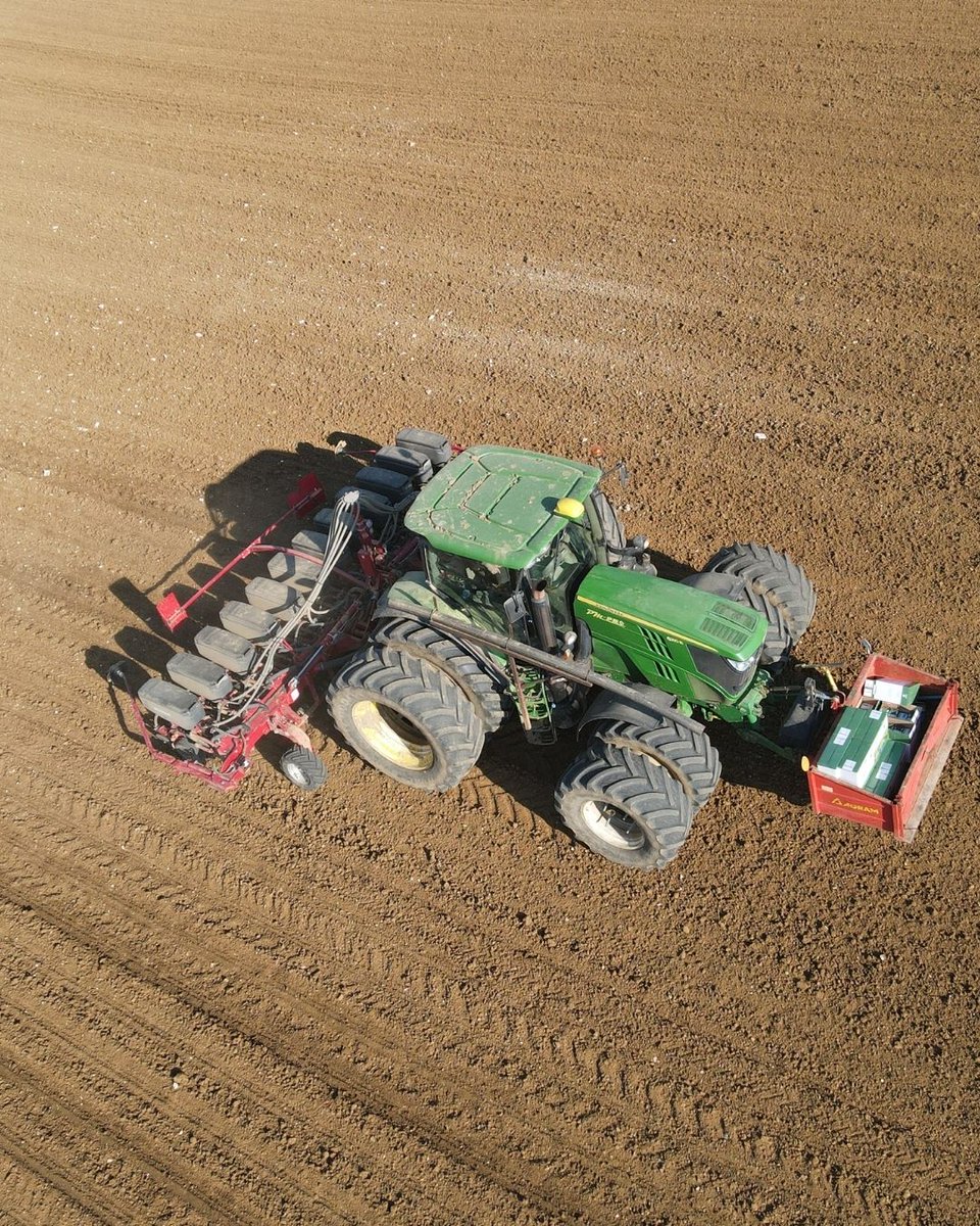 HORSCH_France's tweet image. #semis #MissBetter debutent au Nord...
 terres #heterogenes dominante #limoneuse de l'Aisne 
😏10eme campagne pour ce #horschmaestro  12.50 RV 
↪️ #précision de dépose de la semence à 2,5 cm de profondeur #fiabilite #durabilite
#AutoForce #levee #homogene 
@itbetterave