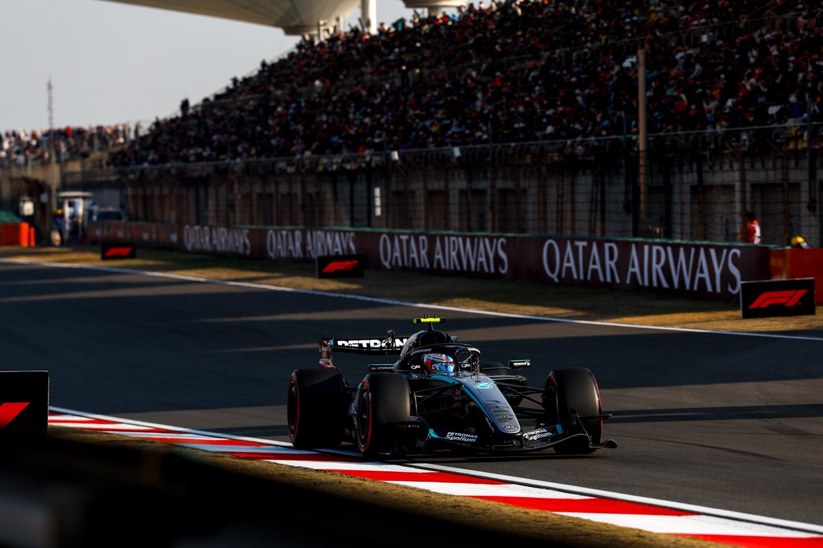 PÔLE POSITIONNNNNN DE KIMI ANTONELLI !!! 🚀

Il devient le plus jeune poleman de l’histoire de la Formule 1, il s’élancera devant Russell demain. 👊

Superbe qualification de Kimi, elle fait du bien celle-là !

#F1 #ChineseGP