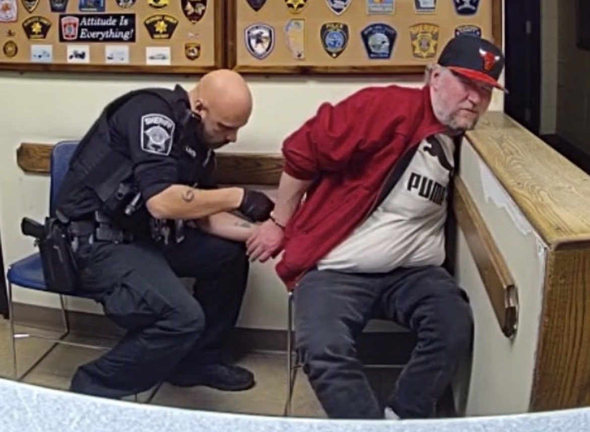 <a href="/TheRalphRetort/">Ethan Ralph</a> <a href="/scarletthampt0n/">Scarlett Hampton</a> Ralph looks like someone Alex Rosen catfished trying to meet up at a playground with a 6 pack of Zima.