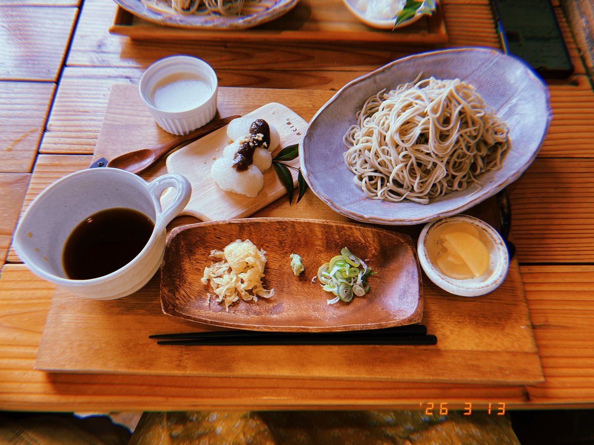 長野のお蕎麦、美しかった。くるみあんのおはぎが優しい。