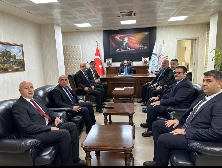 Mardinbromemur1's tweet photo. Sosyal Güvenlik Kurum Başkanımız Sayın Yunus Elitaş ve beraberindeki heyet İl Müdürlüğümüzü ziyarette bulundular. https://t.co/L1uuU059RM