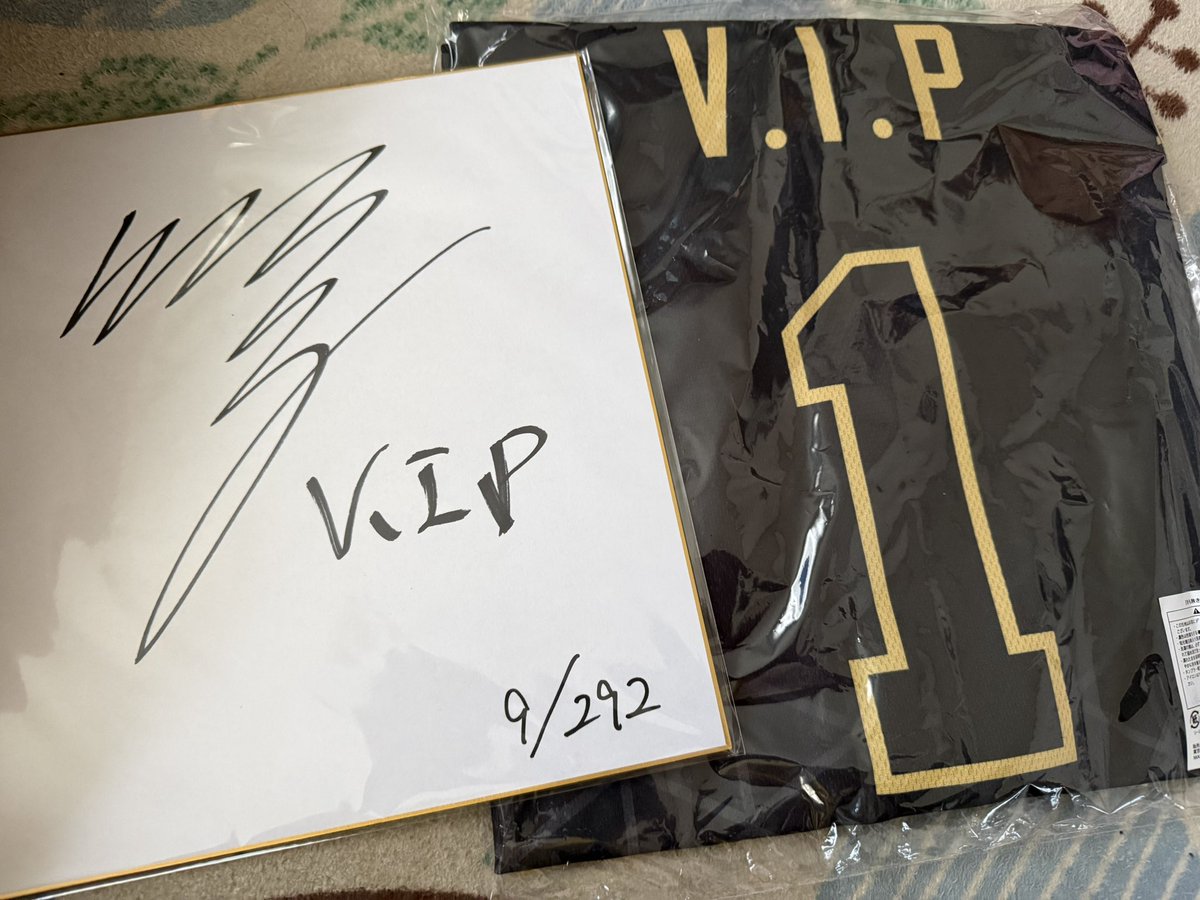 269818's tweet photo. VIPさん！ユニフォーム無事に届きました！！
しかもシリアル1桁台😳
有観客今の所はまだ行けるか未定ですが
必ずこのユニフォーム来てVIPさんの野球してる姿
観に行きたいと思います💪

@vip_japanA #vip #プロスピ　#名も無き https://t.co/srygyZETo1