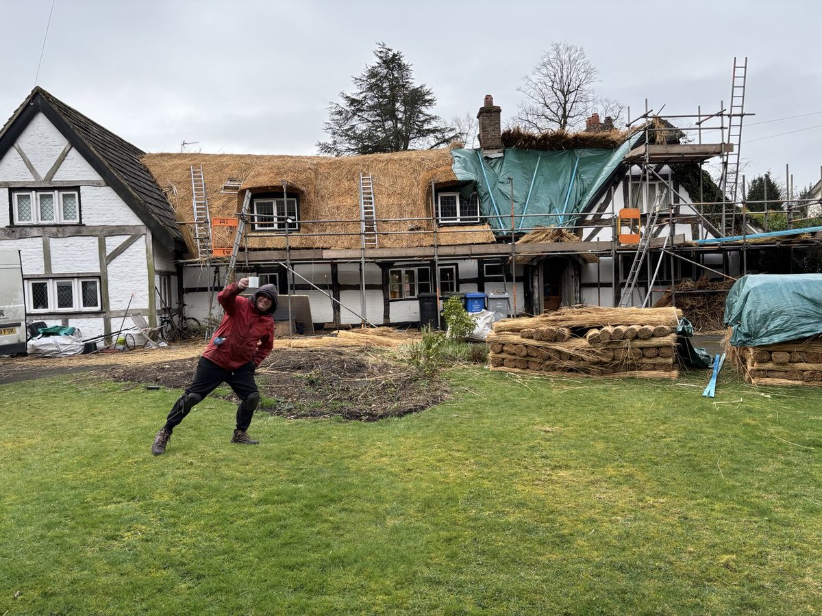 Master Thatchers Ltd tweet media