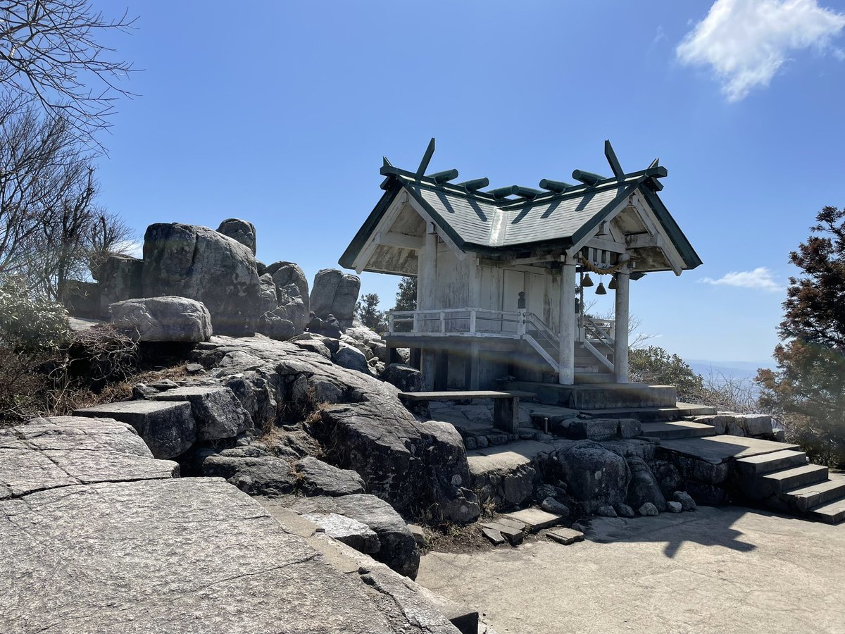 朝の目覚めの思い付きで『太宰府行ってみよ』と太宰府に行き、竈門神社の名前を見て思い付きで『鬼滅の刃の聖地巡礼しちゃお』と竈門神社に行き、近くに宝満山という山があると知り、『登るか』とサクッと登山。