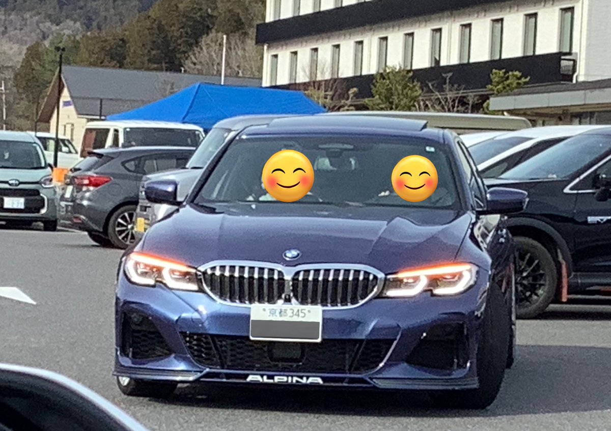AMI_M35's tweet photo. おばちゃん2人でドライブする京都のLHD B3素敵だった

駐車するときも片方のおばちゃんが誘導したり
サンルーフをチルトさせて出かけるのも適切な魅せ方してた https://t.co/iyYQvFrv1c