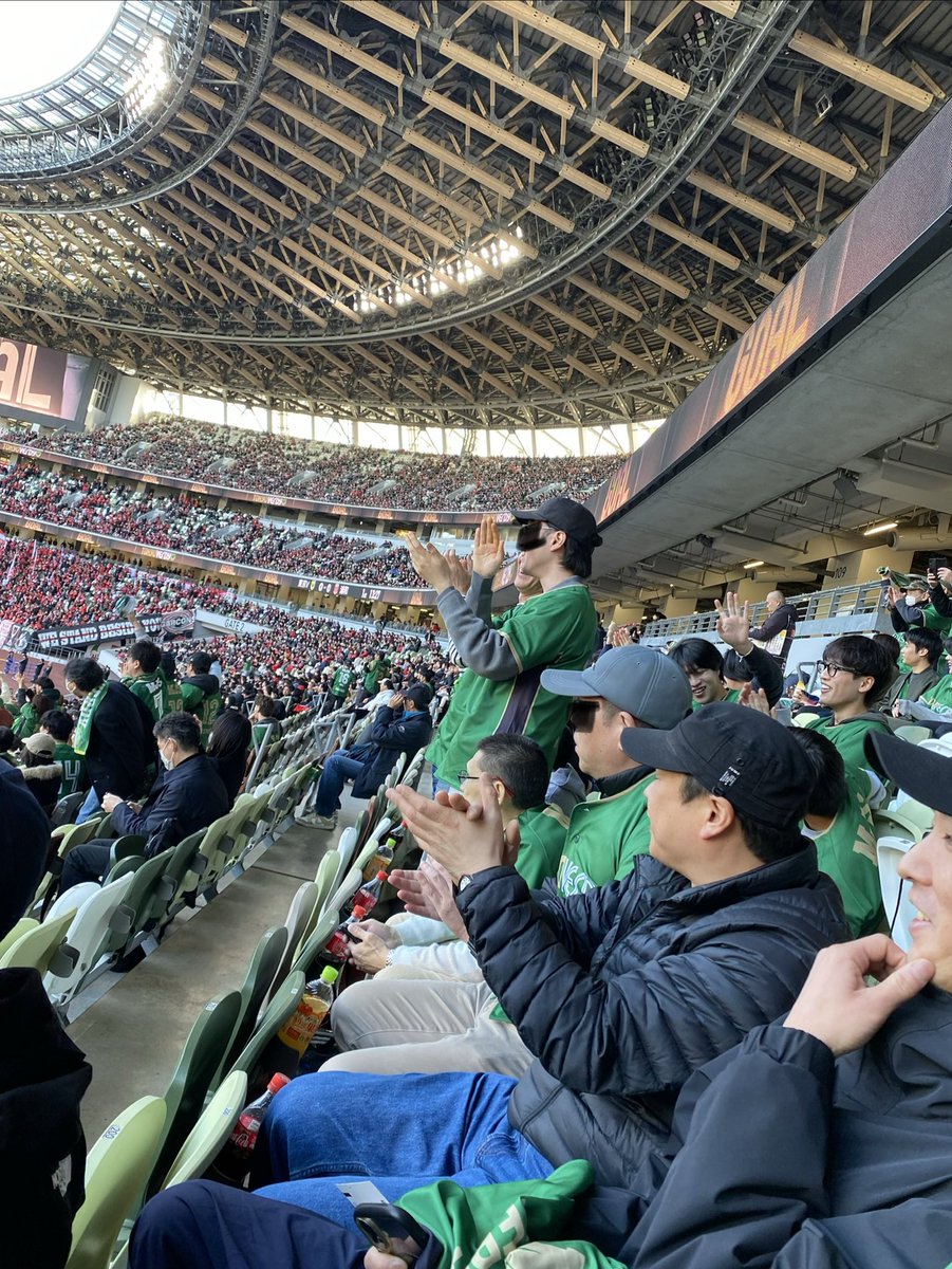Tokyo_Darc's tweet photo. MUFGスタジアム（国立競技場）でサッカー観戦中 https://t.co/NblEhvRfni