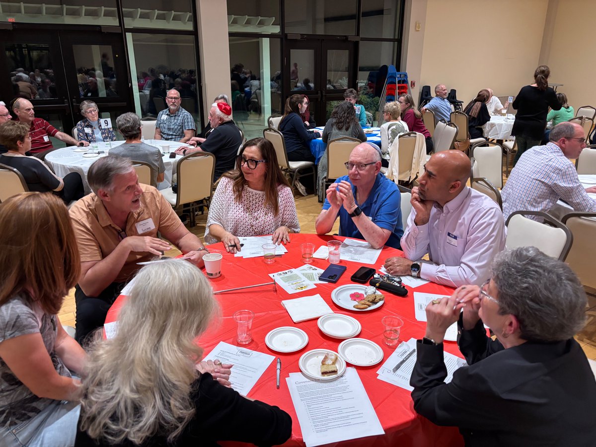 Rumi Forum tweet media