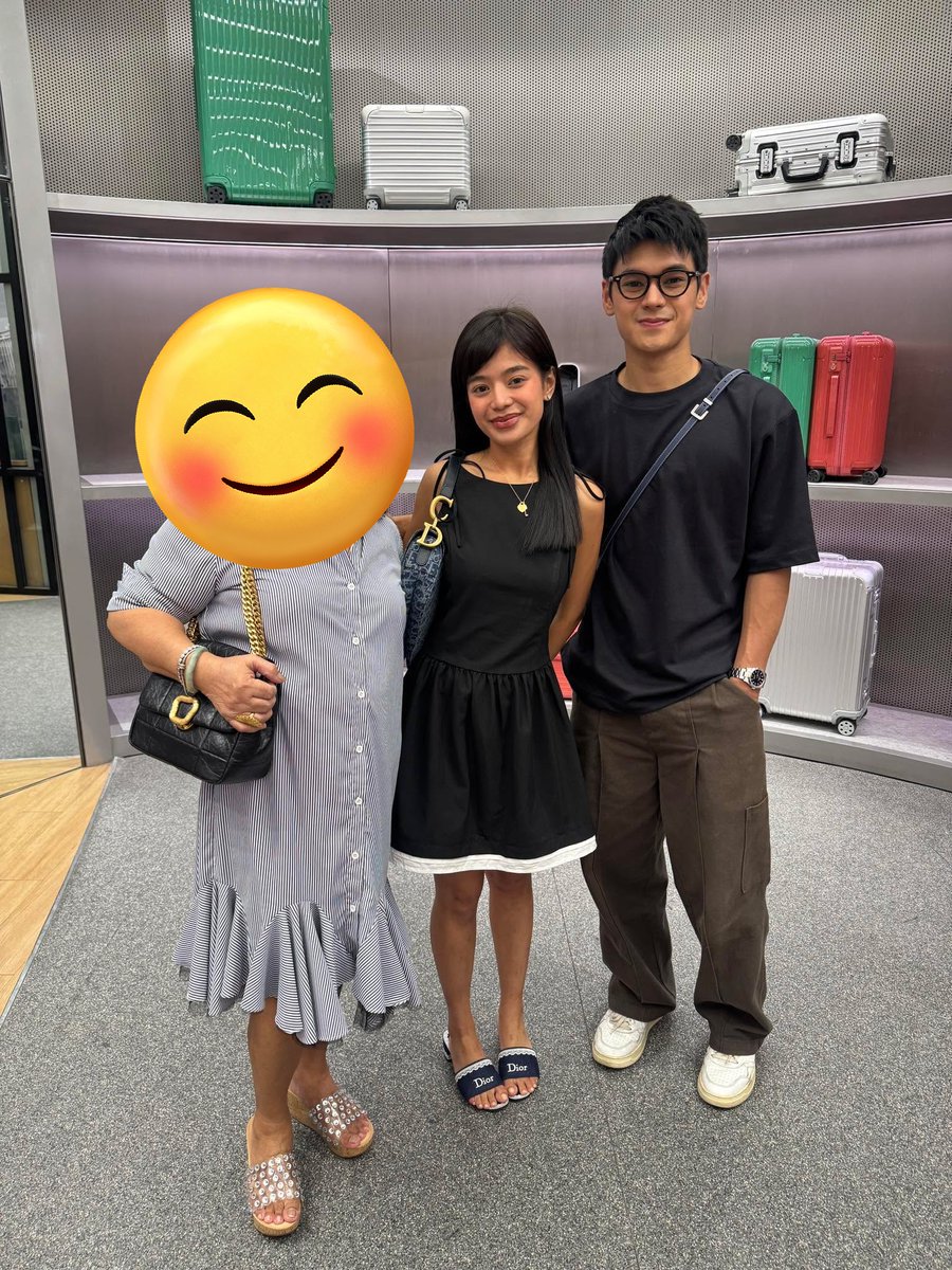 jhzevok's tweet photo. Spotted ni Tita today hahaha bahala na kayo. bye. https://t.co/k9q4yZXW1J