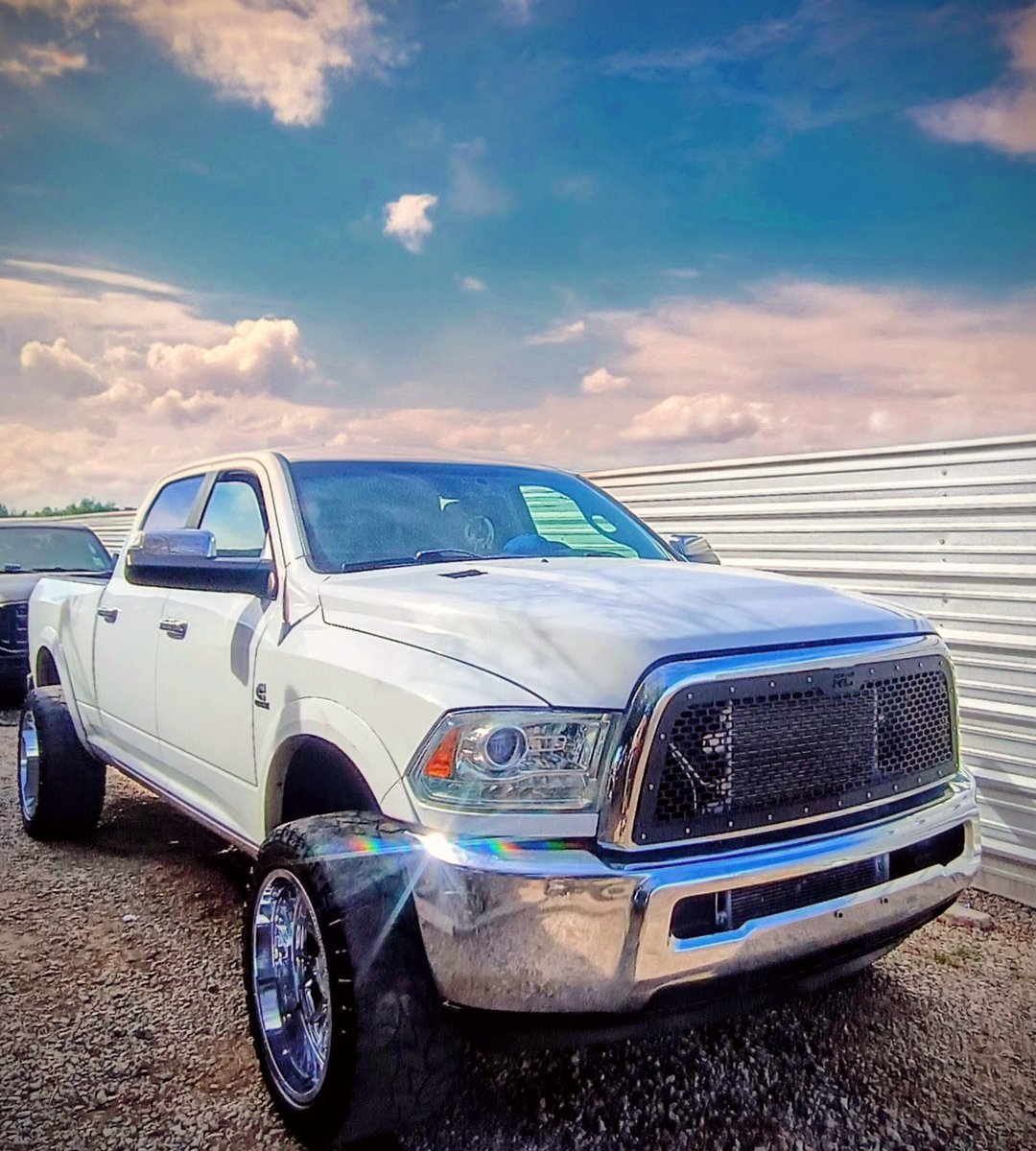 Dmax_mike98 tweet media