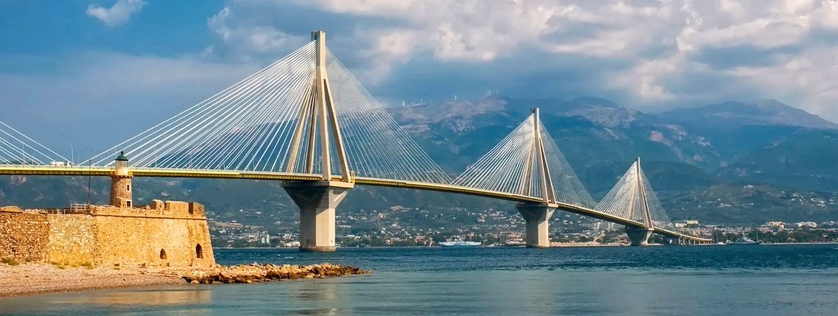 FieggenTineke's tweet photo. Achaia https://t.co/75JEbn3k2j
Achaia (#Αχαΐα) is a regional entity in Greece, located in the northwest of the Peloponnese.
Capital: #Patras (#Πάτρα), the third largest city in Greece, an important port city and gateway to the West.
Features: Combines coast (Gulf of Corinth and Gulf of Patras), beaches, vineyards, mountains (including #Erymanthos and #Helmos), and historical sites.
Highlights: The world-famous #RioAntirrio Bridge (one of the longest cable-stayed bridges in the world).
Carnival of Patras (one of the largest in Europe).
Ancient history: Achaean League, medieval castles, Byzantine monasteries (including Mega Spilaio, Agia Lavra – starting point of the Greek War of Independence 1821).
Nature: Vouraikos Gorge with cogwheel railway, #Kalavryta (skiing & WWII history).
Economy: Port activities, agriculture (wine, olives, citrus), tourism and education (university in Patras).
In short: a diverse region with a strong port city, rich history, beautiful nature and many tourist attractions.
5 wallpapers
#Achaia #travel #tourism #Griekenland #Greece #Grèce #Griechenland #Grecia