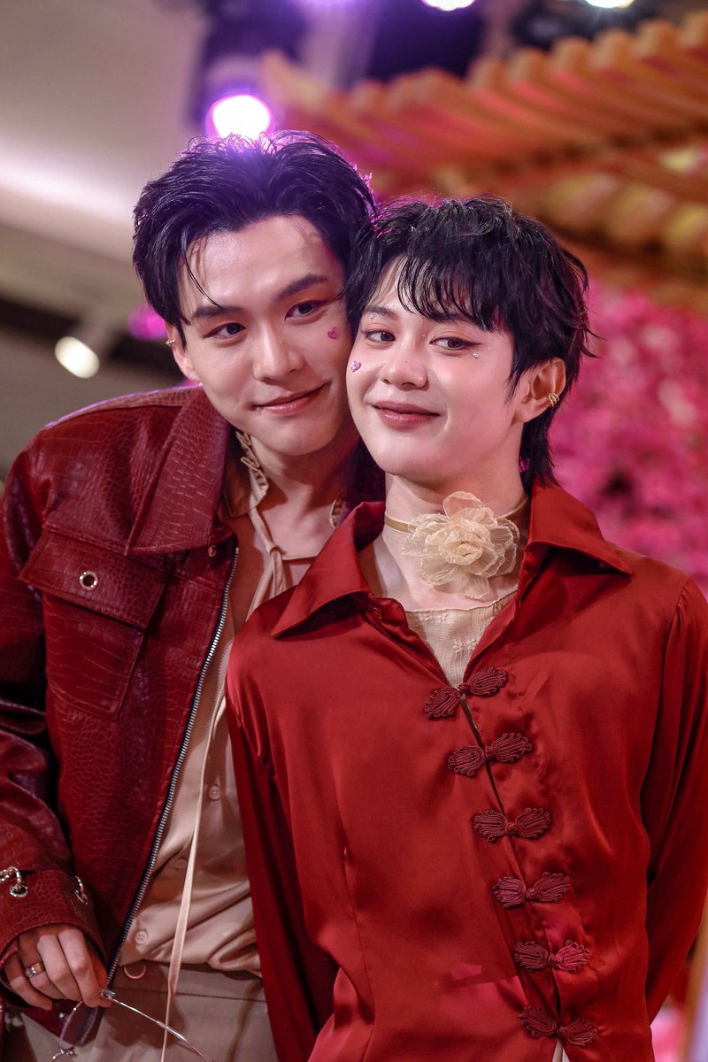 ขอป้าเล่นด้วยหน่อย แดงๆม่วงๆมืดๆป้าไม่ชอบเลย เหน่ยยยยย