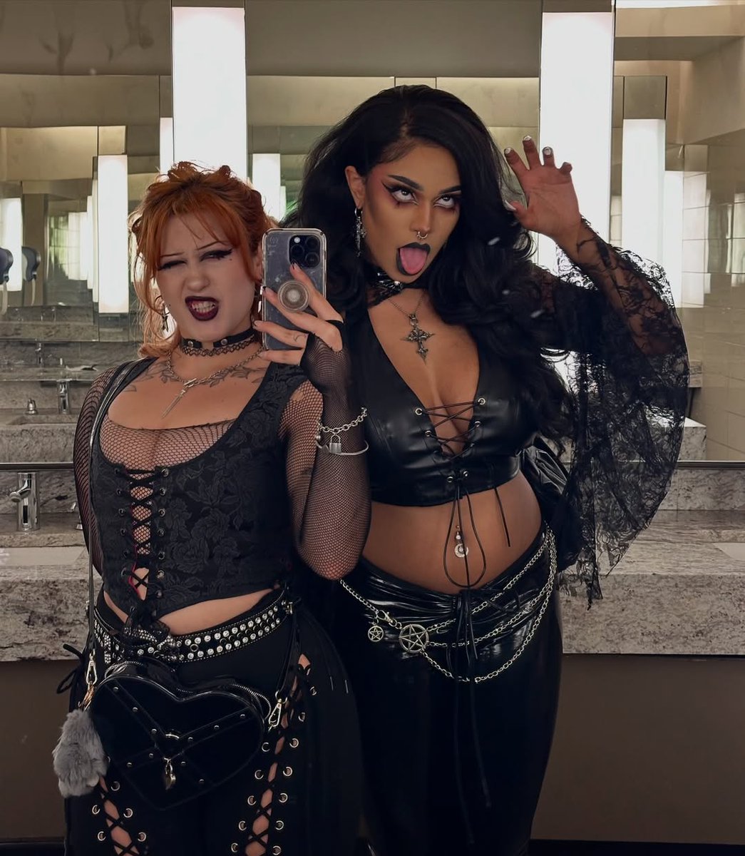 fayedawnx756's tweet photo. hex girls revamped 🖤 https://t.co/3IgKBarab9