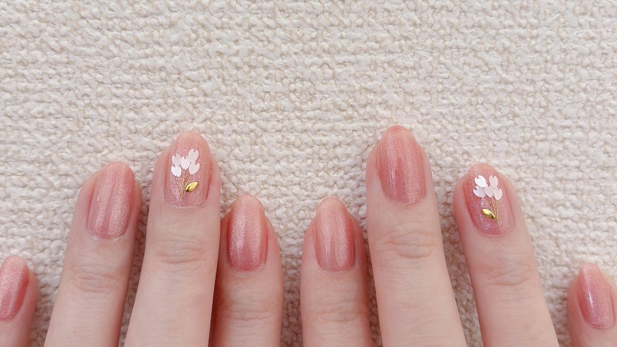 hari_aki_hari's tweet photo. ジーニッシュのミミに同じくジーニッシュのマグネットネイルのピュアを重ねてみた💐
桜ホロをチューリップに見立てるのも毎年やっているお気に入り✨ https://t.co/LuO7gekVVr