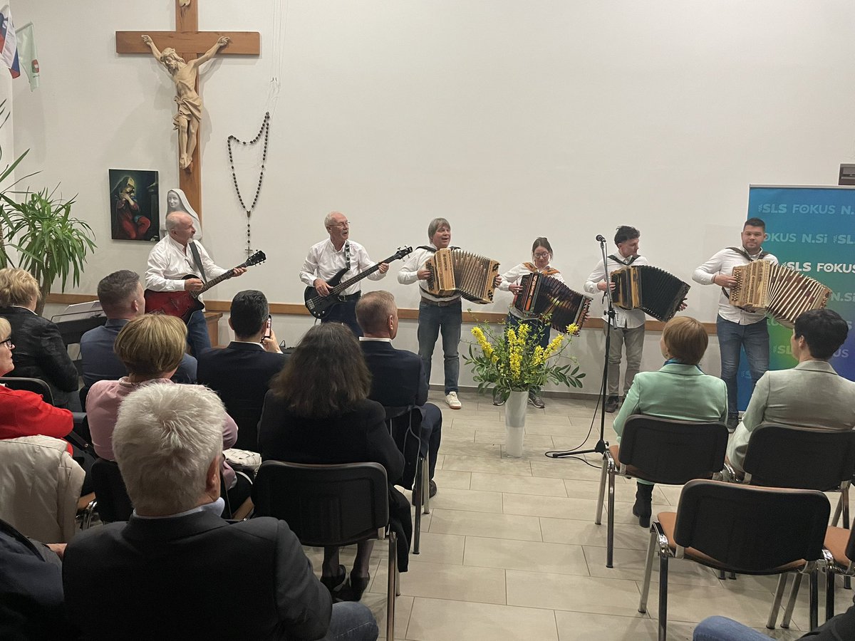 MatejTonin's tweet image. Skupna lista #NSi #SLS #Fokus bo največje presenečenje teh volitev. Nobena anketa ne more izmeriti energije, upanja in zanosa, ki ga čutimo na terenu.

Z dobrim rezultatom bomo odločilno prispevali k oblikovanju nove desno-sredinske vlade. 

Nataša Brežnik in Slaviša Golinac,