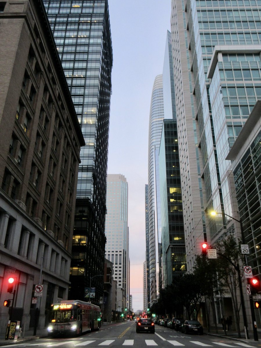 rravenstarr's tweet photo. sf evenings 🤍 https://t.co/wh0xyXXf0i