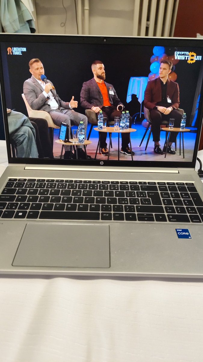 CryptoVestibull's tweet photo. Ak ste nestihli byť tu s nami osobne, mrzí nás to... Avsak ani na vas sme nezabudli a tu si môžete z oboch stageov pozrieť live stream. 😉🧡
https://t.co/BeTJeM4Qzm https://t.co/FasEfZbvxp