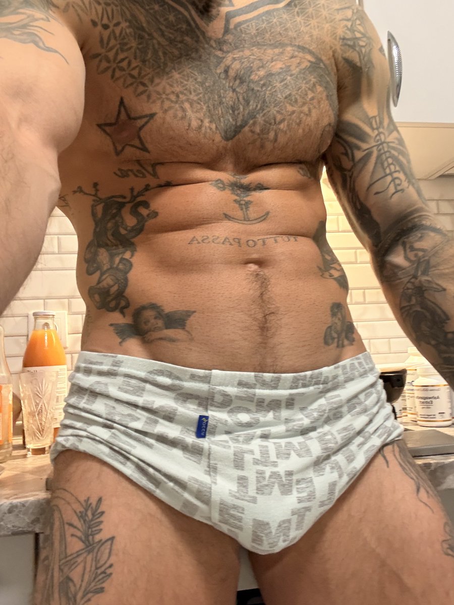 Maxi_Foxxx's tweet photo. https://t.co/CPnmiPanQT https://t.co/6gfdYBfayI