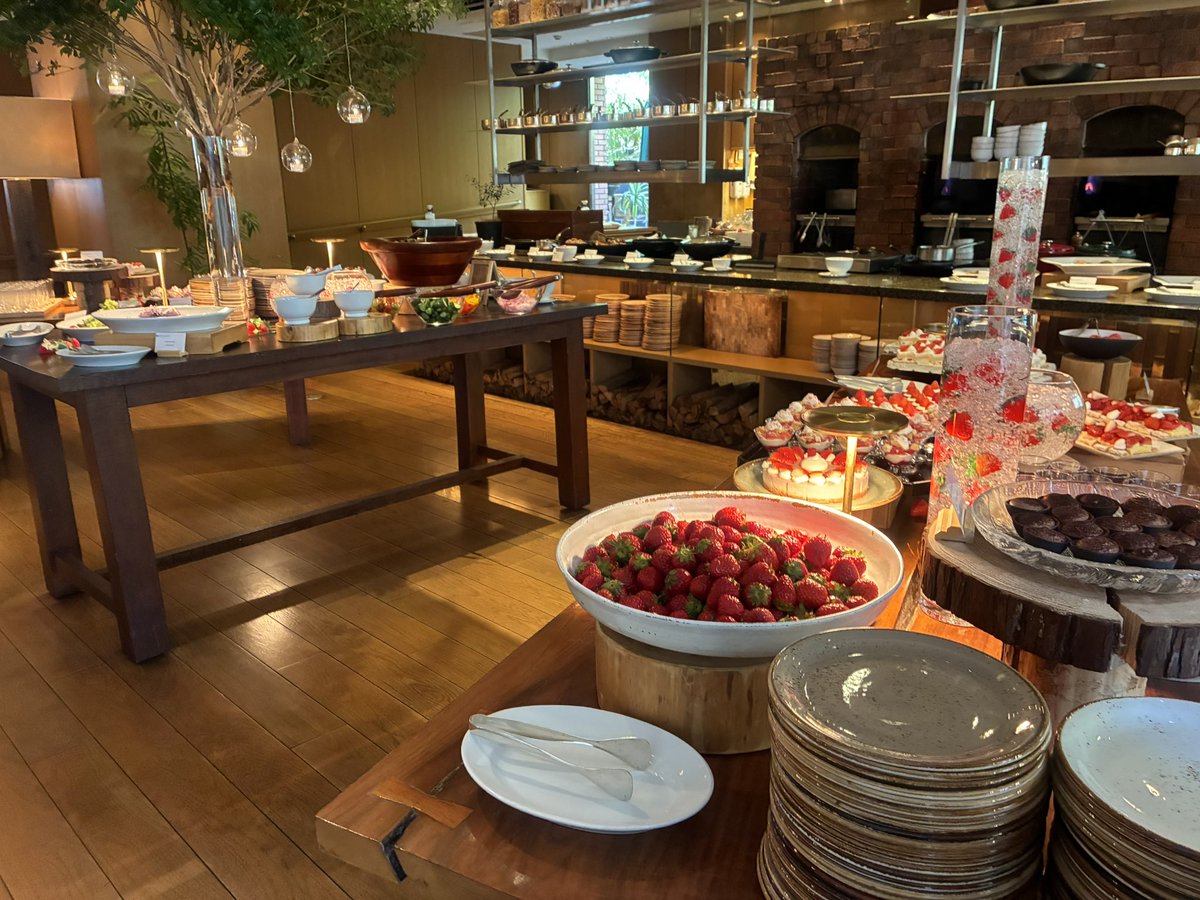 sayachans's tweet photo. 🍓Strawberry Afternoon Tea Buffet🍓
幸せ時間♡！
全部美味しくて良き🍰
#ハイアットリージェンシー京都
#cafe33 https://t.co/wMgU1kyq7a