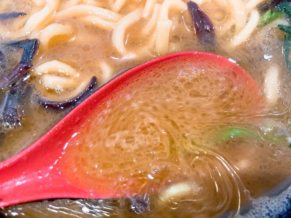 maveric4862's tweet photo. #仙台市 青葉区立町の「王道家直系家 #鬼道家」で麺活🍜 
写真は『#ラーメン中盛(1050円)』
麺は、平打ち短めの歯切れ良い太麺😋
豚骨メインであろうトロミあるスープは、塩味強めで油のくどさが気にならないスープ😁
#宮城ラーメン
#仙台ラーメン https://t.co/vZiE32R80J
