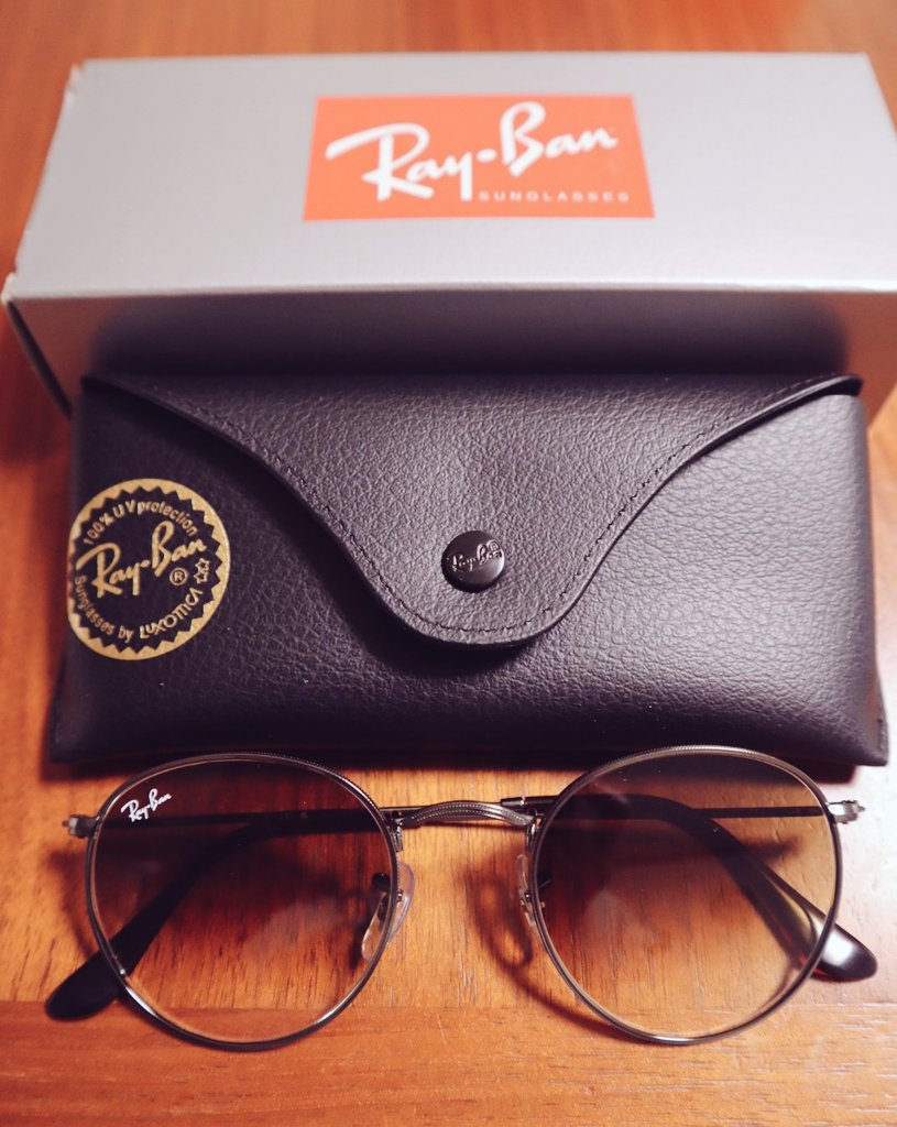 gahaku06's tweet photo. RayBanストアに行きまして、
ついに〜!!
AVIATORは諦め、ROUNDMETALのグラデーションレンズにしました🥸
また頑張って労働するモチベにする〜
#RayBan #ROUNDMETAL
#趣味は散財 https://t.co/bIBdS0R2Sw