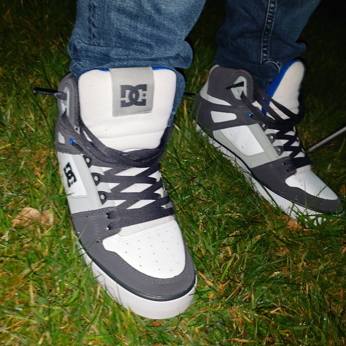 CurwenSimon's tweet photo. Sometimes... A change is as good as a rest... What do you think?
#ootd #DCShoes #pure #hightops with #calvinkleinjeans #sagging over #CalvinKlein #boxerbriefs and topped off with a #nike #tshirt https://t.co/44IHxznR6d