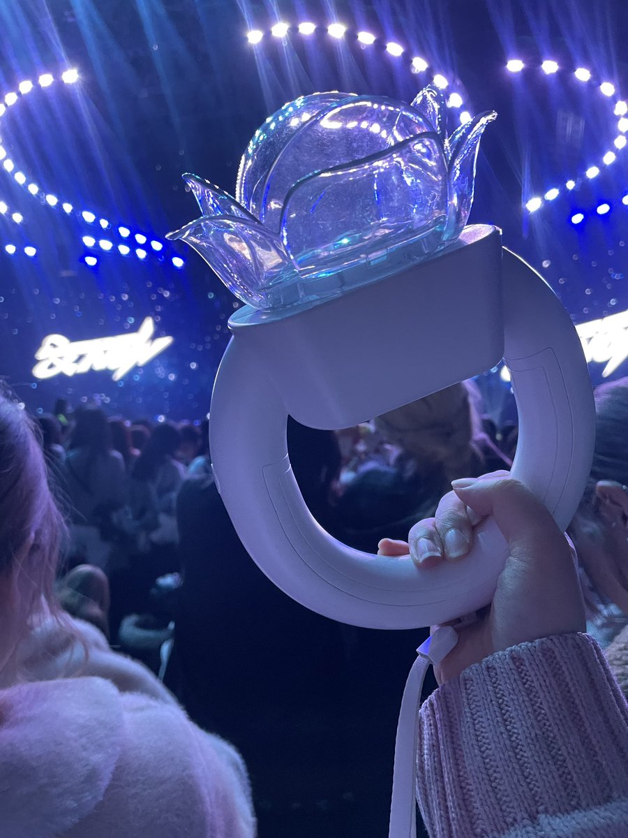 결국 왔다 중콘 스탠딩…
스탠딩 입장을 공연 시작 시간 30분 전에 해버린 낙낙이 빠순 일생 기함을 저질렀지만ㅎ
그래도 즐공해여ㅓ 내 무릎 파이팅^^