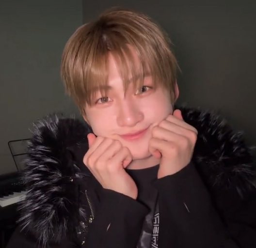 dearhapp's tweet photo. 🪼: 저는 사실 볼찌빵 할 볼살이 많이 없어서

… ? ?????? https://t.co/uWvNkKyEFP