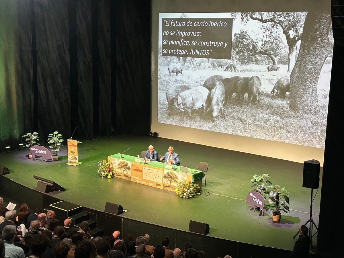dinuvet's tweet photo. Denkavit Ibérica estuvo presente un año más en el XVI Foro ANVEPI, celebrado esta semana en Sevilla, una cita de referencia para el sector del porcino ibérico. https://t.co/17Id7He3DR