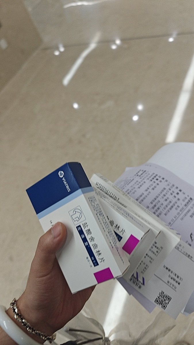 PoKAYooo's tweet photo. 烦 https://t.co/VWemS7qubC