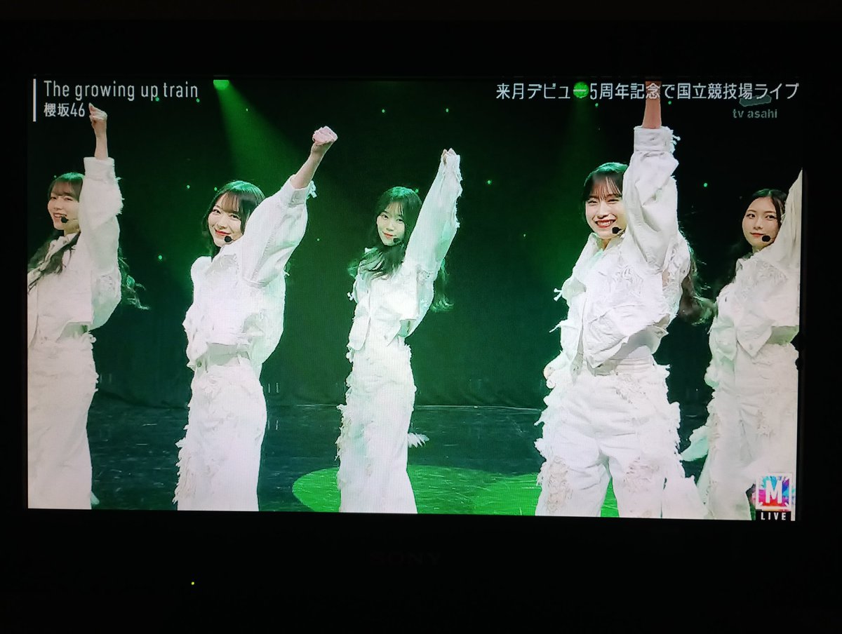 kuriko99300554's tweet image. #Ｍステ #櫻坂46
この前のうたコンでは､MVのターコイズ衣装が批判的だったのもあったのか､グループカラーの白の新衣装で｢♪#TheGlowingupTrain｣をパフォーマンス