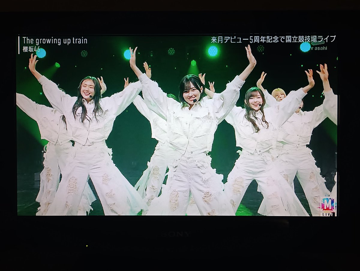 kuriko99300554's tweet image. #Ｍステ #櫻坂46
この前のうたコンでは､MVのターコイズ衣装が批判的だったのもあったのか､グループカラーの白の新衣装で｢♪#TheGlowingupTrain｣をパフォーマンス