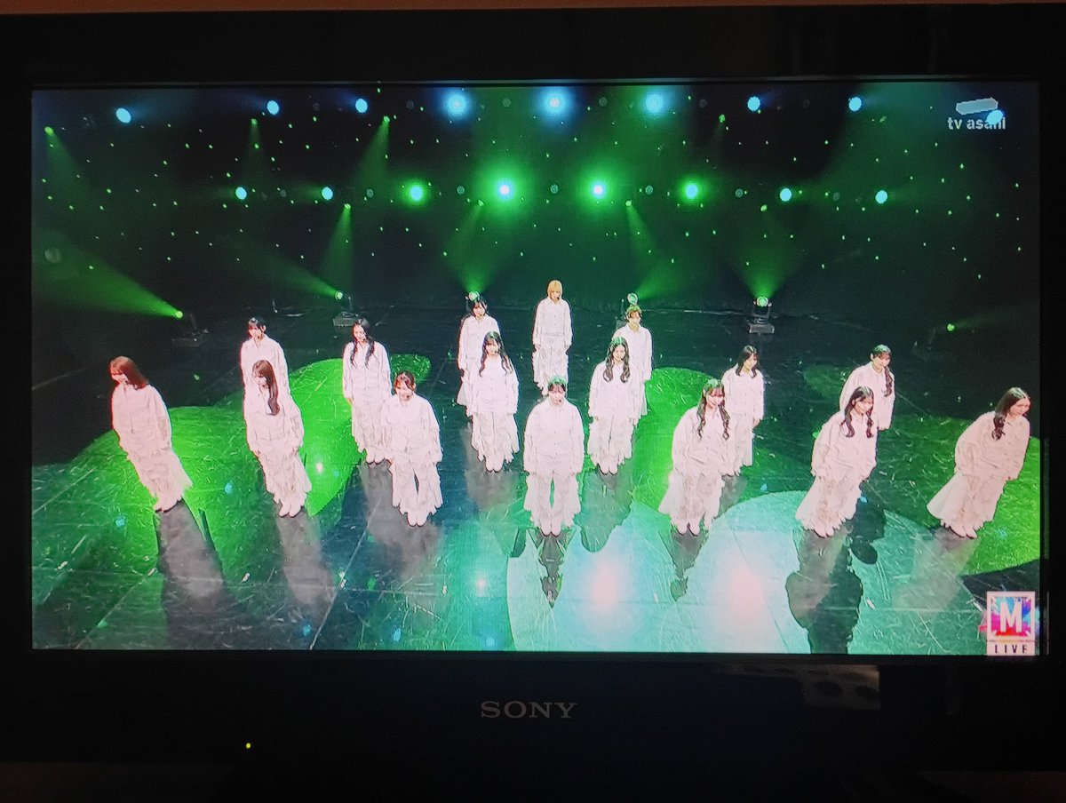 kuriko99300554's tweet image. #Ｍステ #櫻坂46
この前のうたコンでは､MVのターコイズ衣装が批判的だったのもあったのか､グループカラーの白の新衣装で｢♪#TheGlowingupTrain｣をパフォーマンス