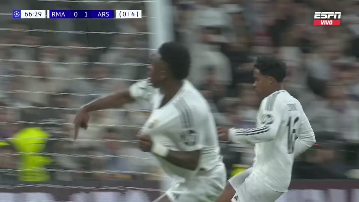 Los fans de chainsaw man que piensan que el manga va a remontar por tener buen capitulo antes del final son esto: