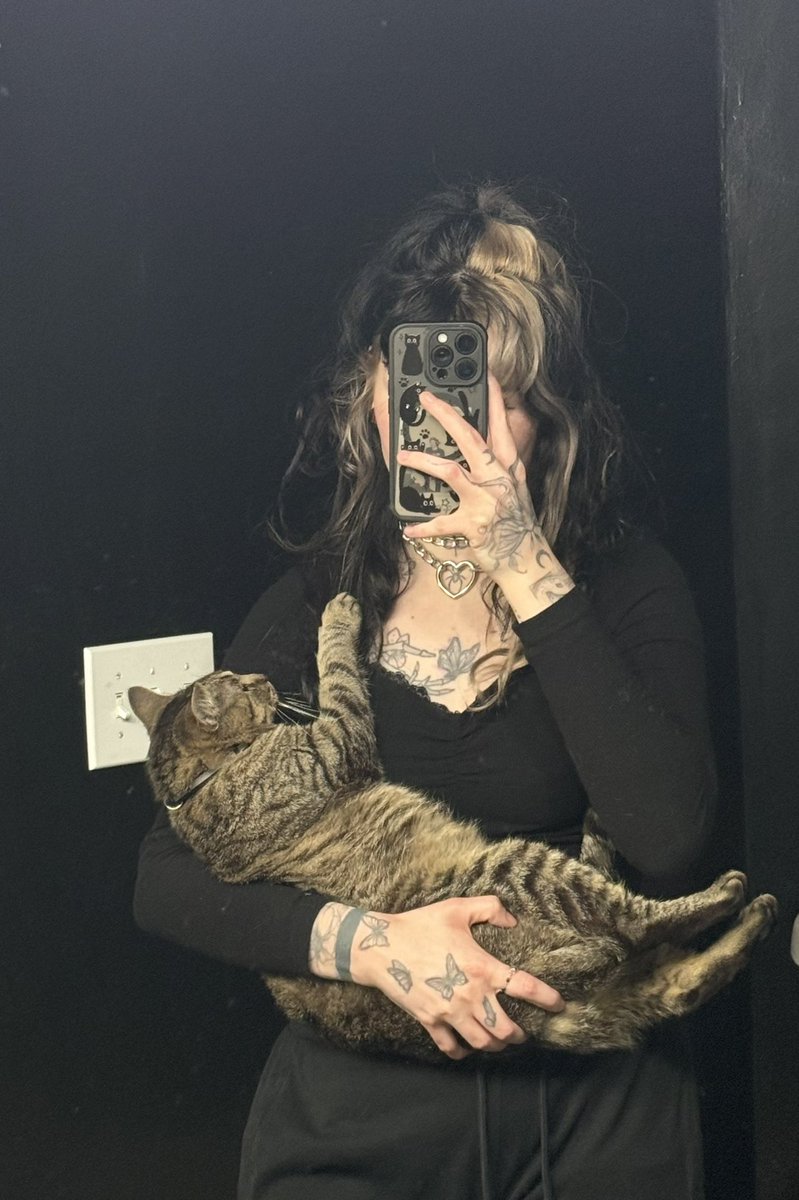 AbolishEGirls tweet media