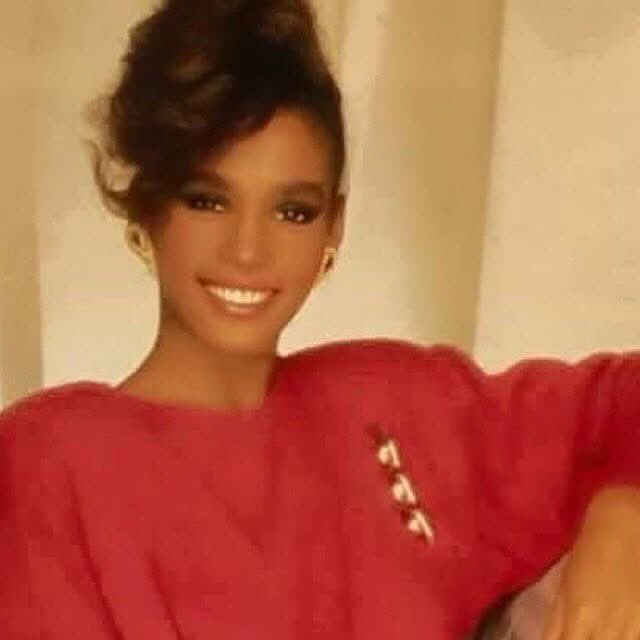 whitneysfanclub's tweet image. #FBF with a beautiful sweet young Whitney Houston just beautiful!! ❤️❤️❤️
