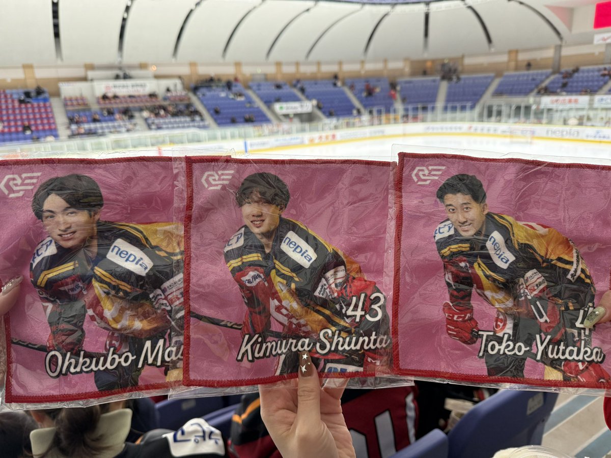 ミニタオル交換または買取お願いします😭！

【求】19
【譲】4.17.43

#レッドイーグルス北海道
#アイスホッケー