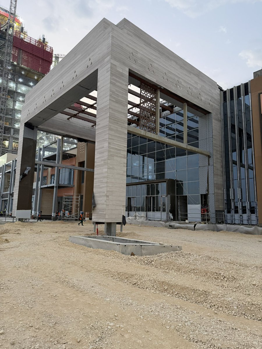 EmaarDaark's tweet photo. من أعمالنا في تركيب واجهات الرخام لمشروع الأفنيوز – الرياض، حيث نحرص على تنفيذ أعمال الواجهات بأعلى معايير الجودة والدقة في التنفيذ.
From our work in marble façade installation at The Avenues Riyadh project, delivering high-quality façade works with precision and professionalism.

#Construction #Facades #Marble #Riyadh #Contracting #المقاولات #الواجهات #الرياض