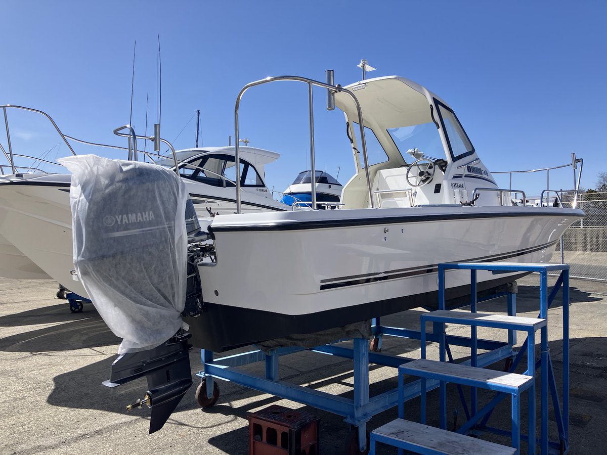 daiichimarine's tweet photo. 中古艇FAST23に新品の船外機を搭載いたしましたー
この春売り出し予定となります

#FAST23　
#船外機　
#新品　
#釣り　
#船 https://t.co/LxQcnjIf8I