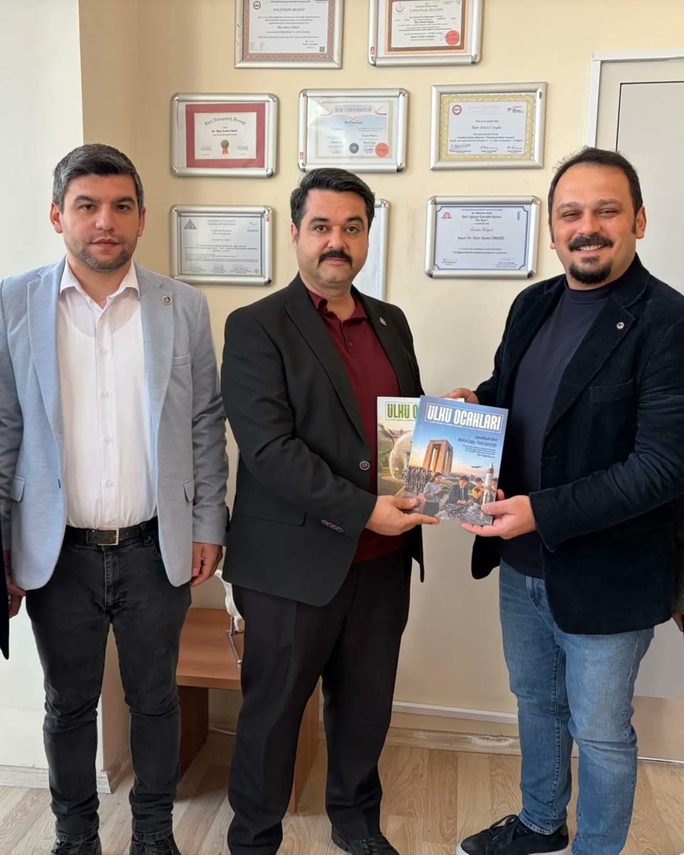 usakulkuocaklar's tweet photo. Ülkü Ocakları Uşak İl Başkanlığı olarak,

14 Mart Tıp Bayramı kapsamında,
Şehrimizde görev yapan Doktor, Hemşire ve sağlık çalışanlarımızı ziyaret edip günlerini kutladık.
@Ulku_Ocaklari 
@ayyildirim1 
@Abdullahyuksll 
@gurkanugrasiz64 https://t.co/ErgVm2T1Lp