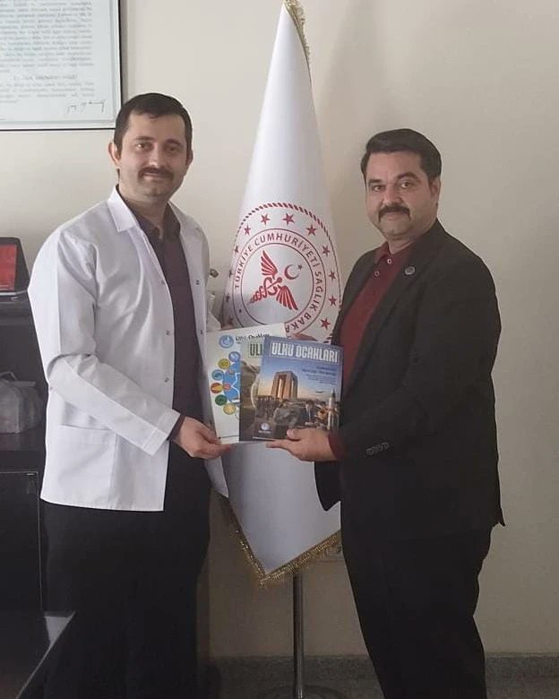 usakulkuocaklar's tweet photo. Ülkü Ocakları Uşak İl Başkanlığı olarak,

14 Mart Tıp Bayramı kapsamında,
Şehrimizde görev yapan Doktor, Hemşire ve sağlık çalışanlarımızı ziyaret edip günlerini kutladık.
@Ulku_Ocaklari 
@ayyildirim1 
@Abdullahyuksll 
@gurkanugrasiz64 https://t.co/ErgVm2T1Lp
