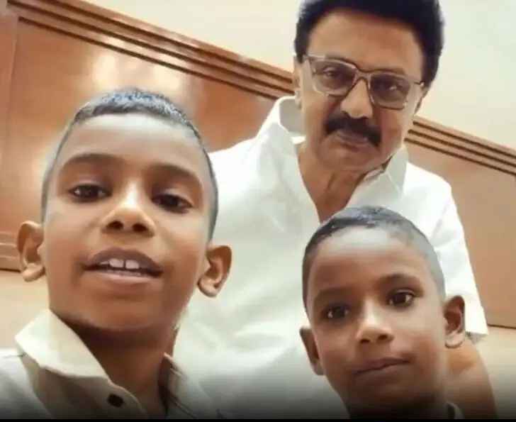 maduraikaruna74's tweet image. #CMMKStalin
அவர்களுடன்
#talkwithdeva பாய்ஸ்...

படிங்க... நல்லா படிங்க...
கல்வி தான் நம்ம சொத்து 

#mducitydmkitwing #DMK4TN #DMKITWING 

மதுரை மாநகர் மாவட்ட திமுக G. Thalapathi Mla மதுரை தெற்குத் தொகுதி சமூக வலைதளம் DMK it Wing