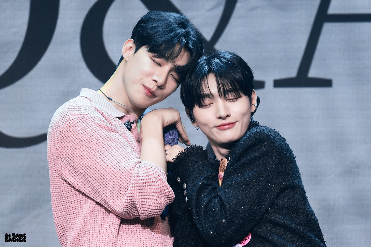 인유어코너 tweet media