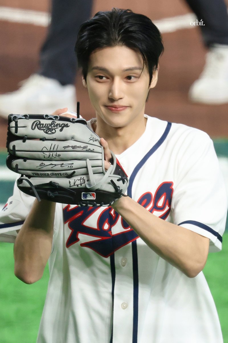 𝒐𝒓𝒃𝒊𝒕. tweet media