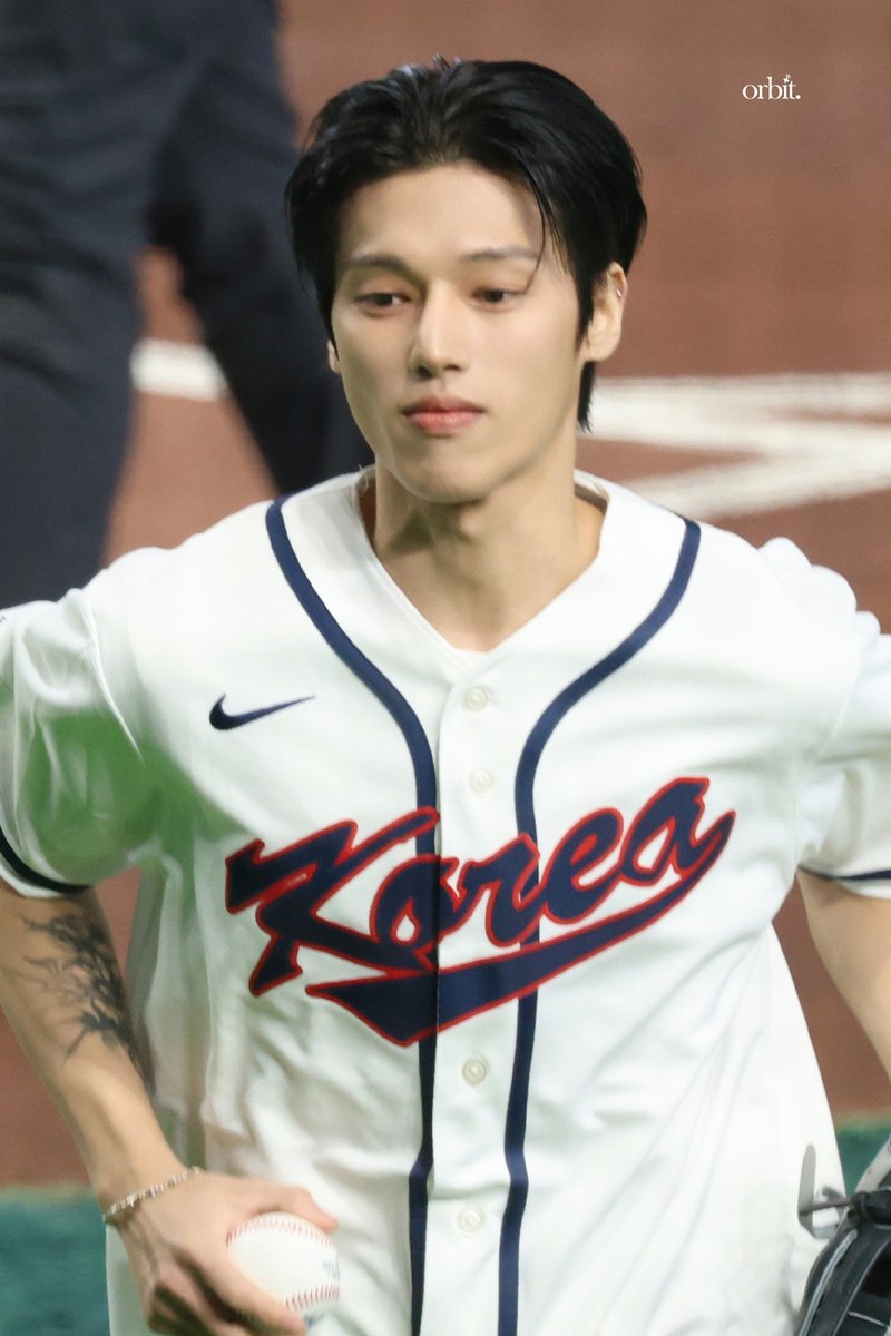 𝒐𝒓𝒃𝒊𝒕. tweet media