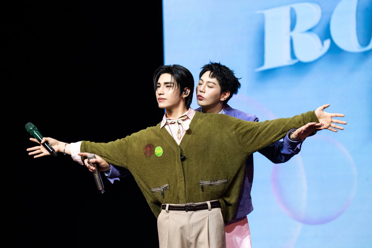 ขอให้มีทัวร์ มีมีตที่อื่นอีกนะ

UPPOOM MACAO FANMEET
#COLORVERSEUPPOOMFM
#uppoompat #poompps #UpPoom