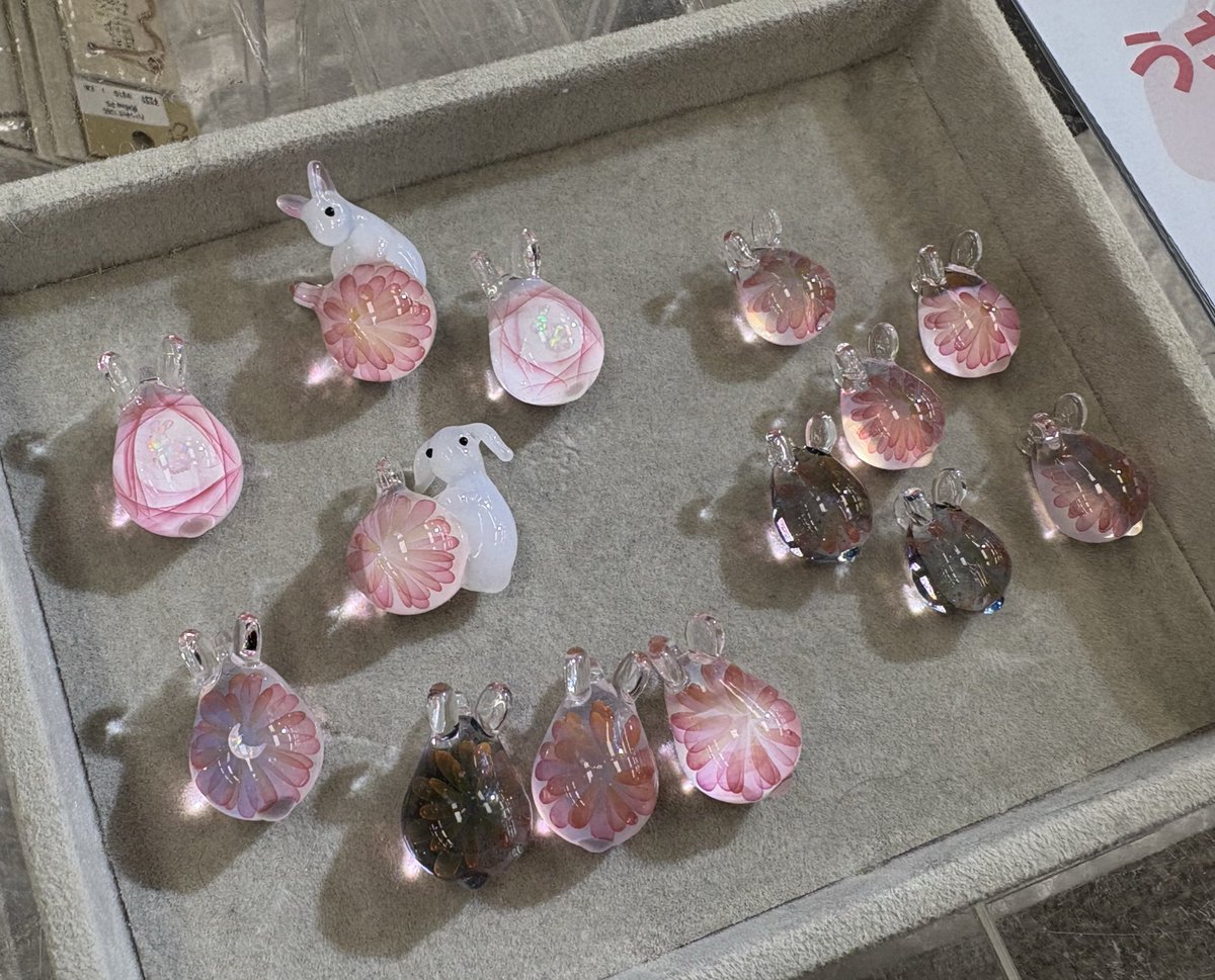 glabbit 硬質ガラスのうさぎモチーフアクセサリー tweet media