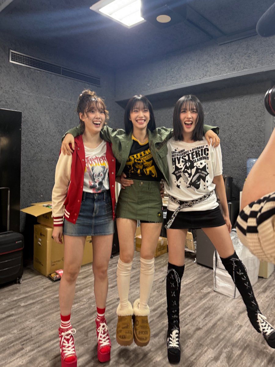 staycbread's tweet photo. sumin is an honorary member of the maknae line! https://t.co/ouEMjahO8i